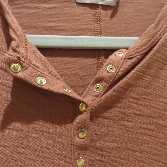 NATION LTD Samara Not So Basic Snap Tee in Tawney Rose Henley Casual Capsule XS - Picture 5 of 13